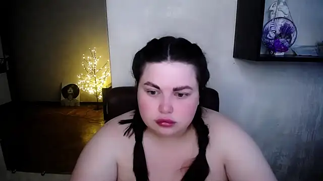 Snapshot of Emily_Mo chatting on 28, 6, 2026 Emily Mo online show from 28, 6, 2026