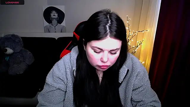 Emily Mo online show from 25, 2, 2025