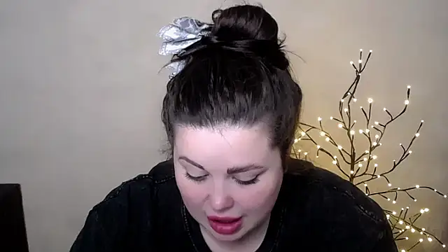 Snapshot of Emily_Mo chatting on 19, 5, 2026 Emily Mo online show from 19, 5, 2026