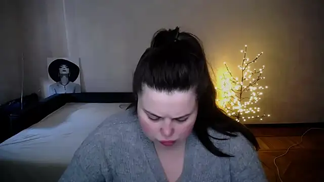 Snapshot of Emily_Mo chatting on 25, 4, 2026 Emily Mo online show from 25, 4, 2026
