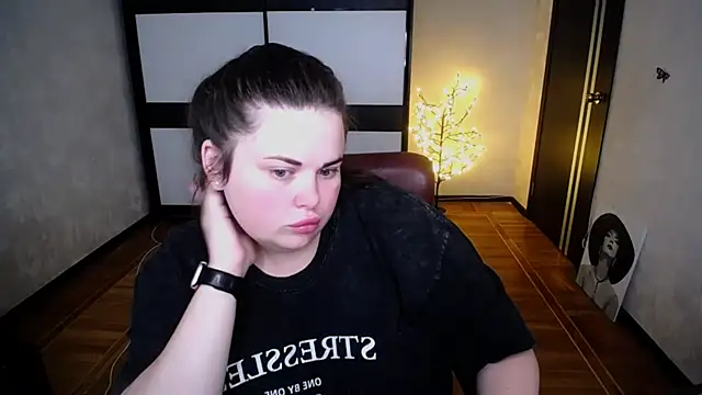 Snapshot of Emily_Mo chatting on 22, 7, 2026 Emily Mo online show from 22, 7, 2026