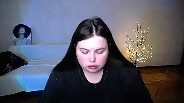 Snapshot of Emily_Mo chatting on 6, 6, 2026 Emily Mo online show from 6, 6, 2026