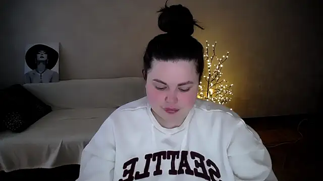 Snapshot of Emily_Mo chatting on 28, 5, 2026 Emily Mo online show from 28, 5, 2026