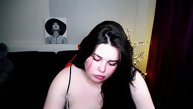 Emily Mo online show from 5, 2, 2025
