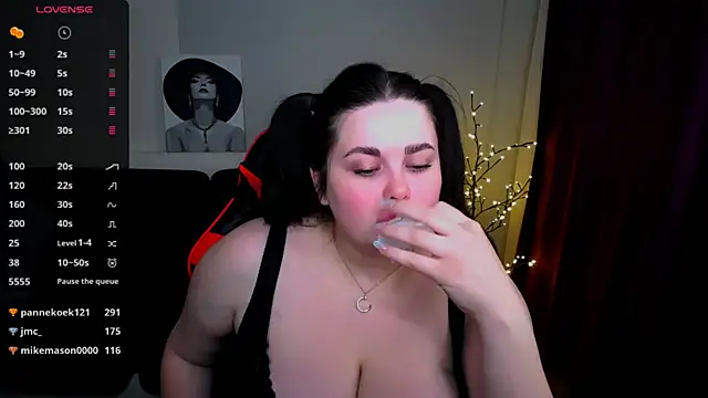 Emily Mo online show from 8, 2, 2025