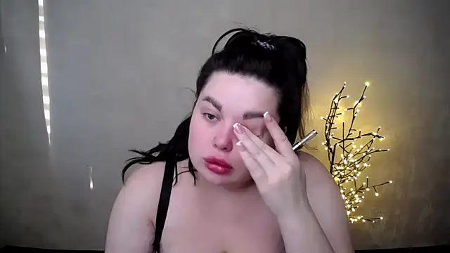 Emily Mo online show from 14, 11, 2025