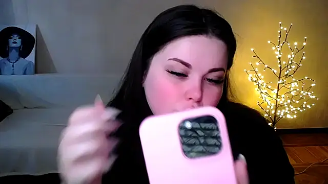 Snapshot of Emily_Mo chatting on 12, 6, 2026 Emily Mo online show from 12, 6, 2026