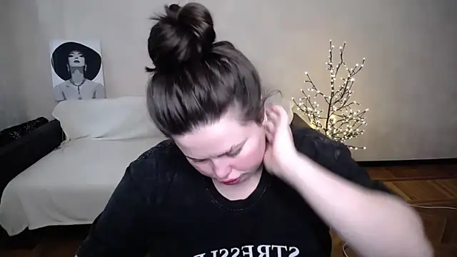 Snapshot of Emily_Mo chatting on 20, 5, 2026 Emily Mo online show from 20, 5, 2026