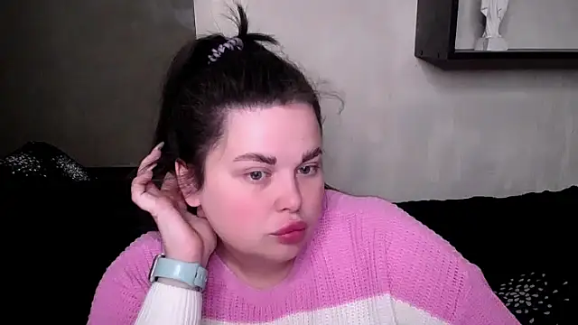 Emily Mo online show from 9, 10, 2025