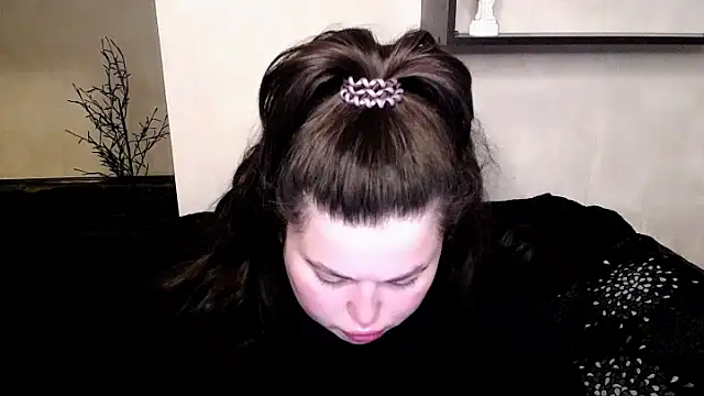 Emily Mo online show from 11, 11, 2025