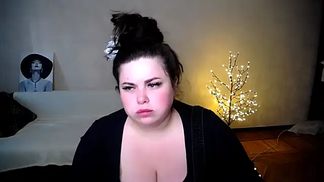 Snapshot of Emily_Mo chatting on 16, 6, 2026 Emily Mo online show from 16, 6, 2026
