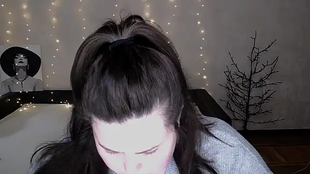 Snapshot of Emily_Mo chatting on 24, 4, 2026 Emily Mo online show from 24, 4, 2026