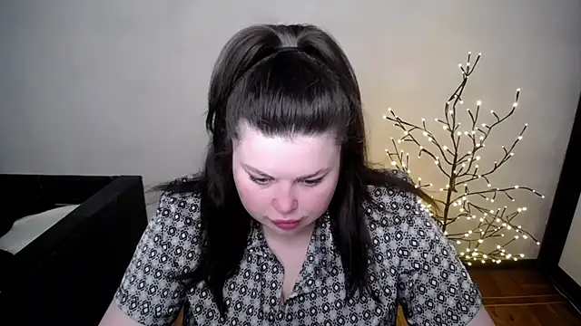 Snapshot of Emily_Mo chatting on 13, 5, 2026 Emily Mo online show from 13, 5, 2026