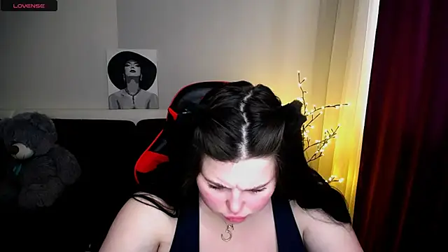 Emily Mo online show from 22, 2, 2025