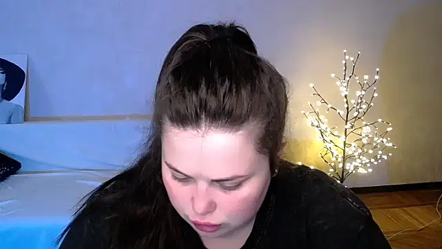 Snapshot of Emily_Mo chatting on 4, 6, 2026 Emily Mo online show from 4, 6, 2026