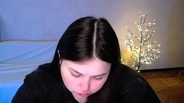 Snapshot of Emily_Mo chatting on 5, 6, 2026 Emily Mo online show from 5, 6, 2026