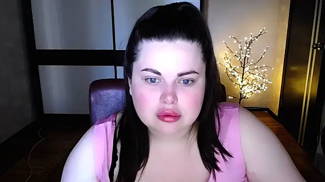 Snapshot of Emily_Mo chatting on 5, 7, 2026 Emily Mo online show from 5, 7, 2026