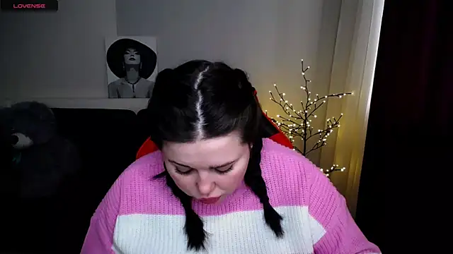 Emily Mo online show from 23, 2, 2025