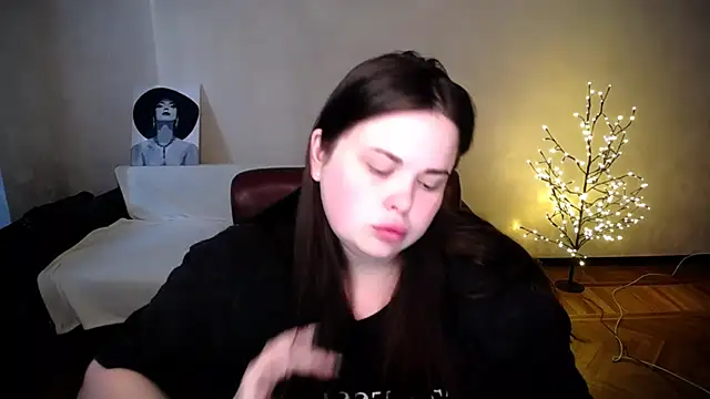Snapshot of Emily_Mo chatting on 24, 6, 2026 Emily Mo online show from 24, 6, 2026