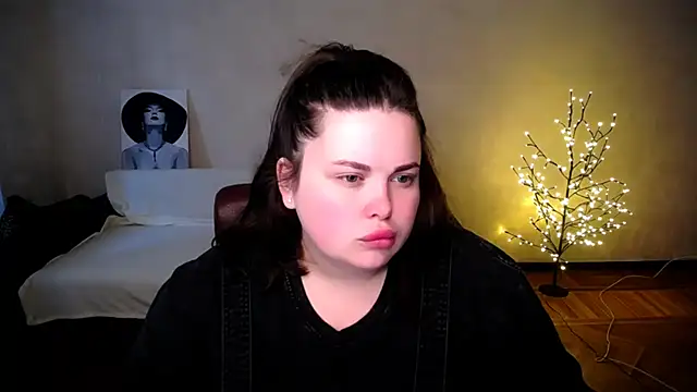 Snapshot of Emily_Mo chatting on 21, 6, 2026 Emily Mo online show from 21, 6, 2026