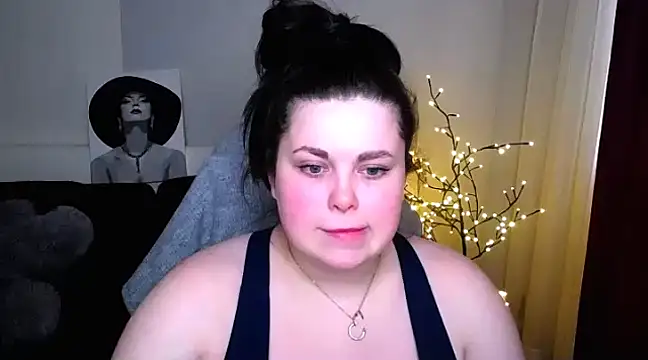 Emily Mo online show from 2, 3, 2025