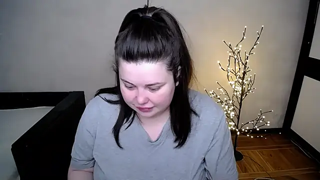 Snapshot of Emily_Mo chatting on 7, 5, 2026 Emily Mo online show from 7, 5, 2026