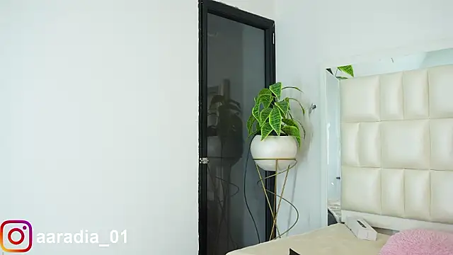 Anais aradia online show from 3, 2, 2026