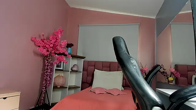 Snapshot of mia_thompsonn_ chatting on 12, 11, 2025 mia thompsonn online show from 12, 11, 2025