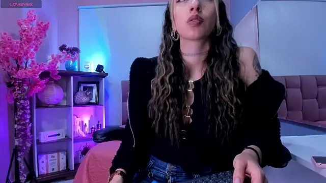 Snapshot of mia_thompsonn_ chatting on 27, 11, 2025 mia thompsonn online show from 27, 11, 2025