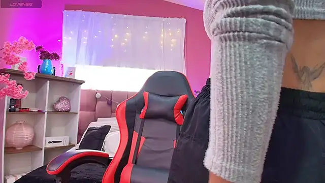 mia thompsonn  online show from 12, 3, 2026