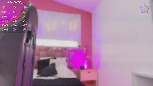 mia thompsonn  online show from 25, 3, 2026