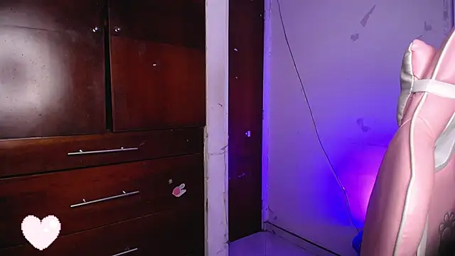 eva six online show from 7, 11, 2025