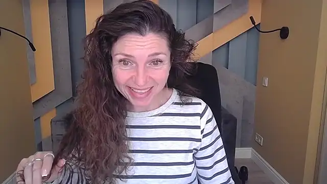 EllaLong online show from 2, 11, 2025