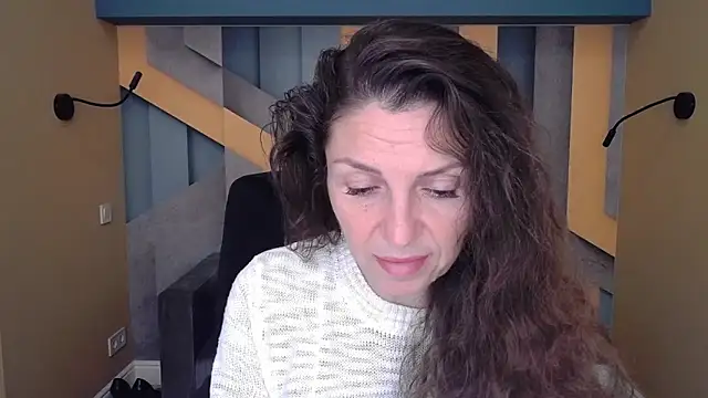 EllaLong online show from 9, 10, 2025