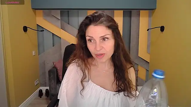 EllaLong online show from 18, 1, 2025