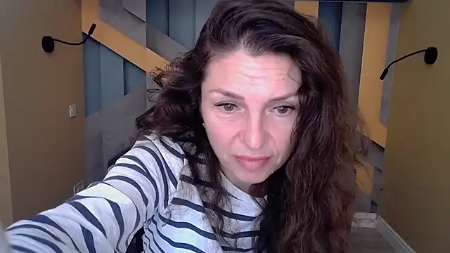 EllaLong online show from 28, 10, 2025