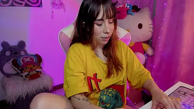 Snapshot of Waifu_Aika chatting on 21, 10, 2025 Waifu Aika online show from 21, 10, 2025