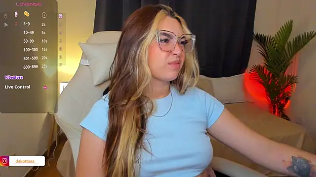 Snapshot of dakottaa_ chatting on 2, 6, 2026 dakottaa online show from 2, 6, 2026