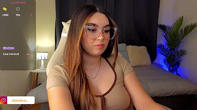 dakottaa  online show from 11, 10, 2025