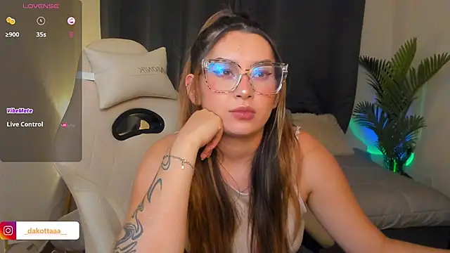 dakottaa  online show from 8, 3, 2026