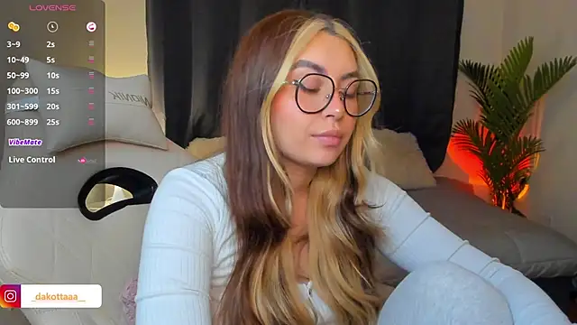 Snapshot of dakottaa_ chatting on 15, 5, 2026 dakottaa online show from 15, 5, 2026