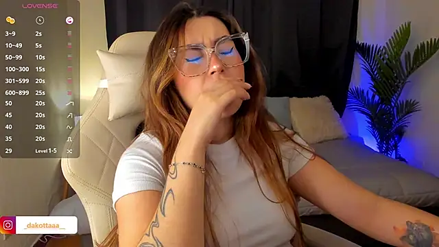 dakottaa  online show from 6, 11, 2025