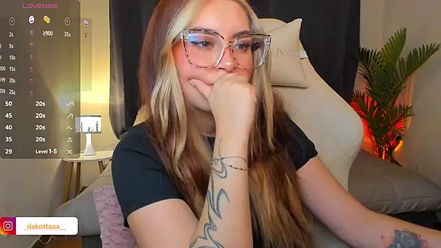 Snapshot of dakottaa_ chatting on 24, 4, 2026 dakottaa online show from 24, 4, 2026