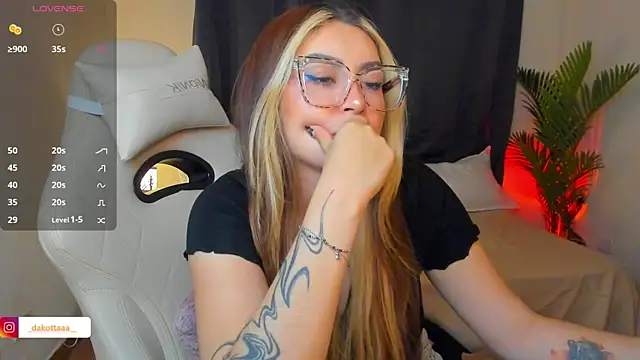 dakottaa  online show from 25, 6, 2026