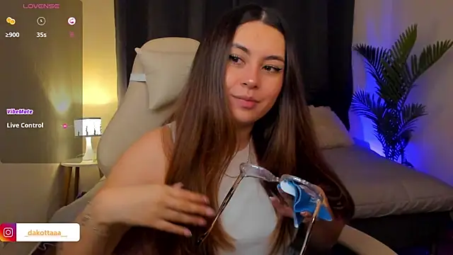 dakottaa  online show from 17, 12, 2025