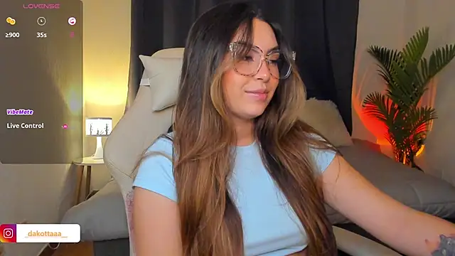 dakottaa  online show from 4, 4, 2026