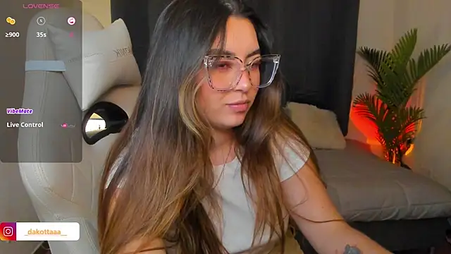 dakottaa  online show from 16, 4, 2026