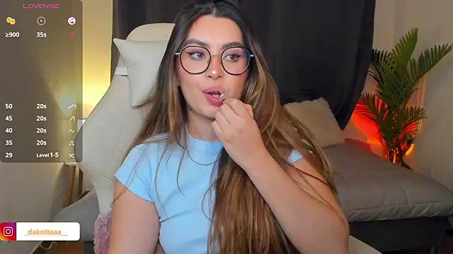 dakottaa  online show from 21, 4, 2026