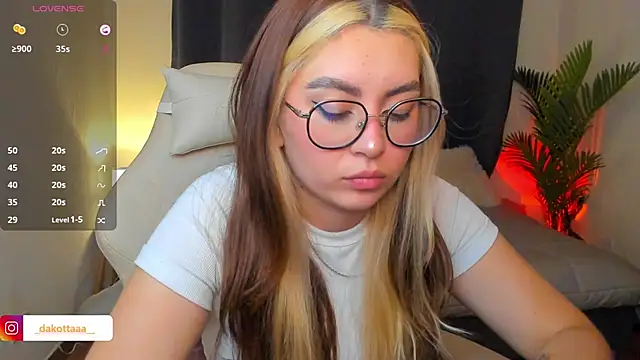 Snapshot of dakottaa_ chatting on 20, 5, 2026 dakottaa online show from 20, 5, 2026
