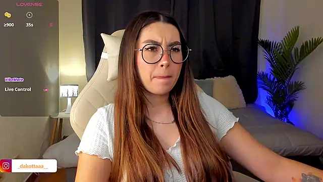 dakottaa  online show from 9, 10, 2025